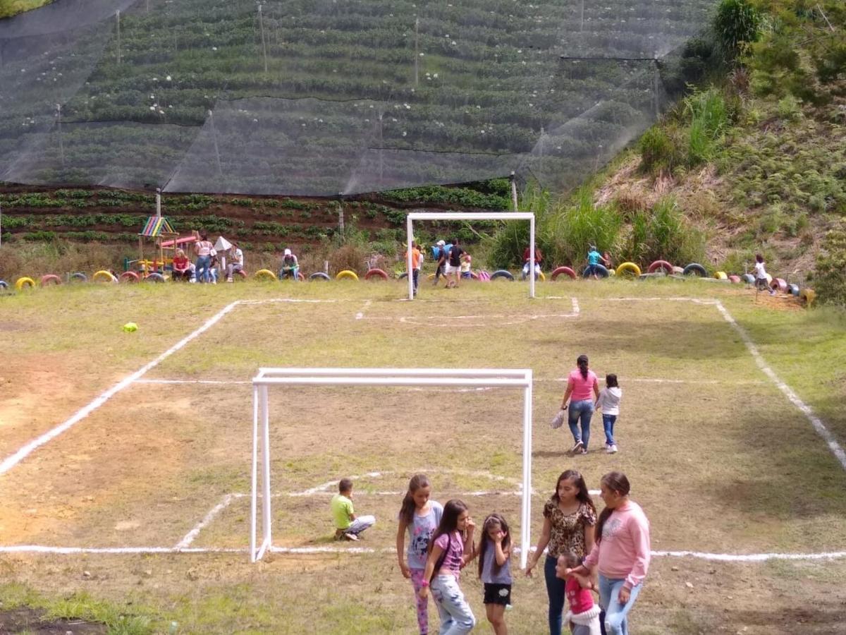 Vista Hermosa Eco Hostal Carmen de Viboral ภายนอก รูปภาพ